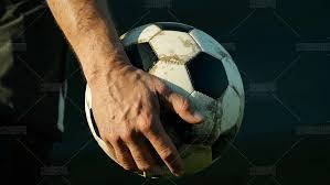 为什么本垒板后方的低亮度背景是打者的“生命线”